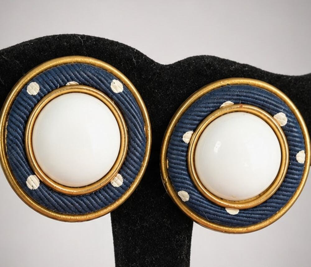 Vintage Nautical Clip-on Earrings 1 1/8” White Lucite Gold-tone Blue Fabric bc22